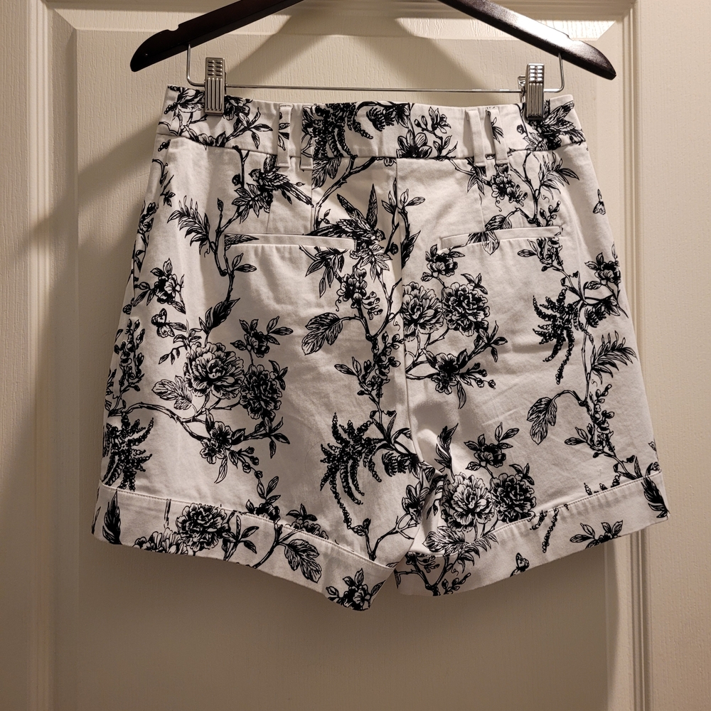 High-Waist Black & White Floral Sateen Shorts 8 - Picture 4 of 6